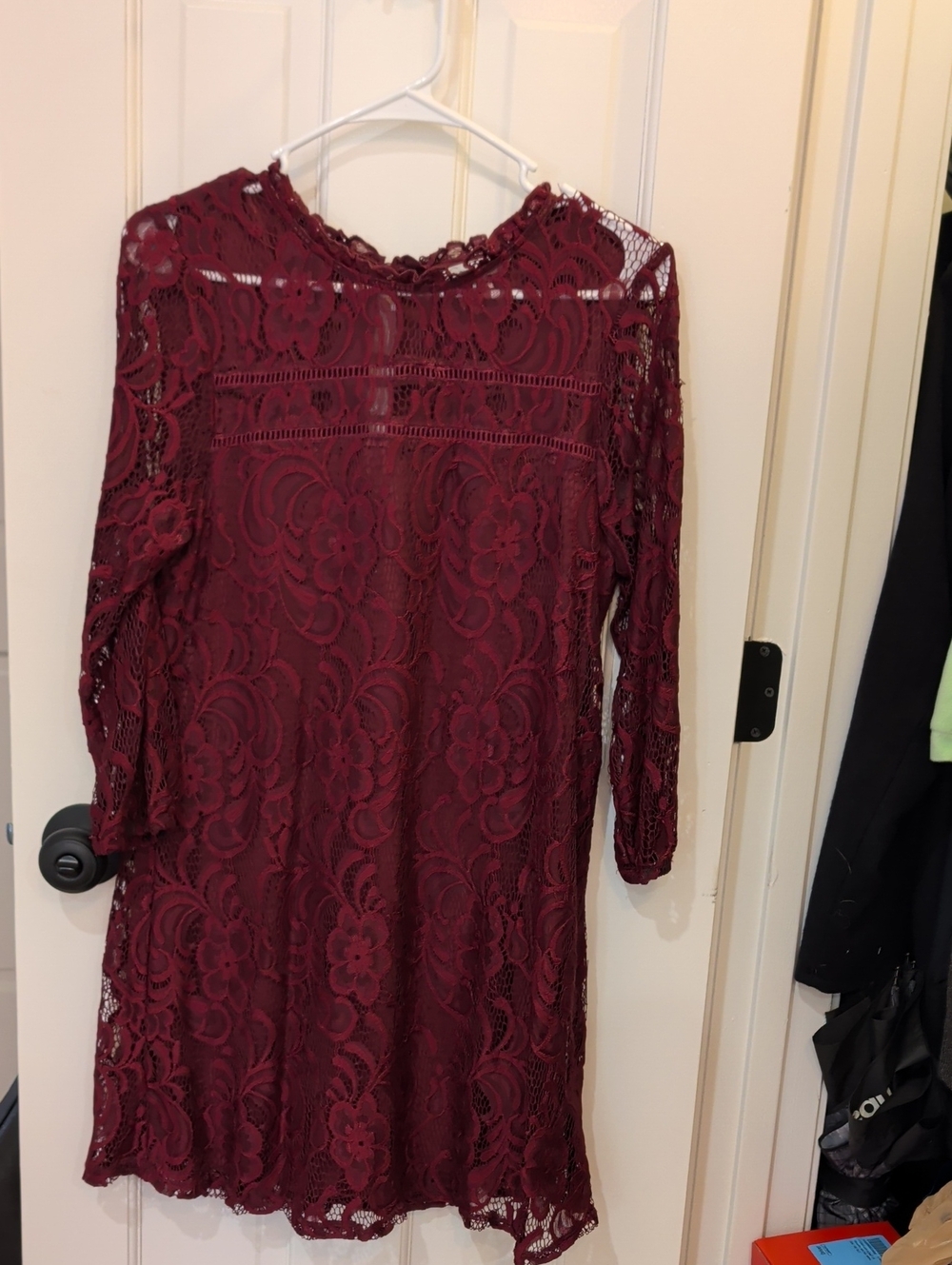 Women's Lace Shift Dress - Burgundy